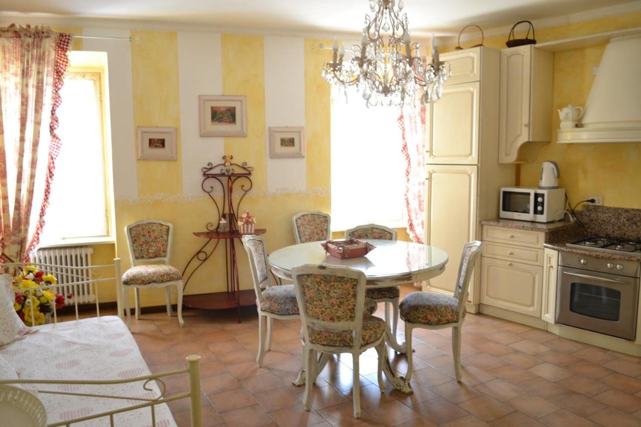 Relais De La Place เดเซนซาโนเดลการ์ดา ภายนอก รูปภาพ